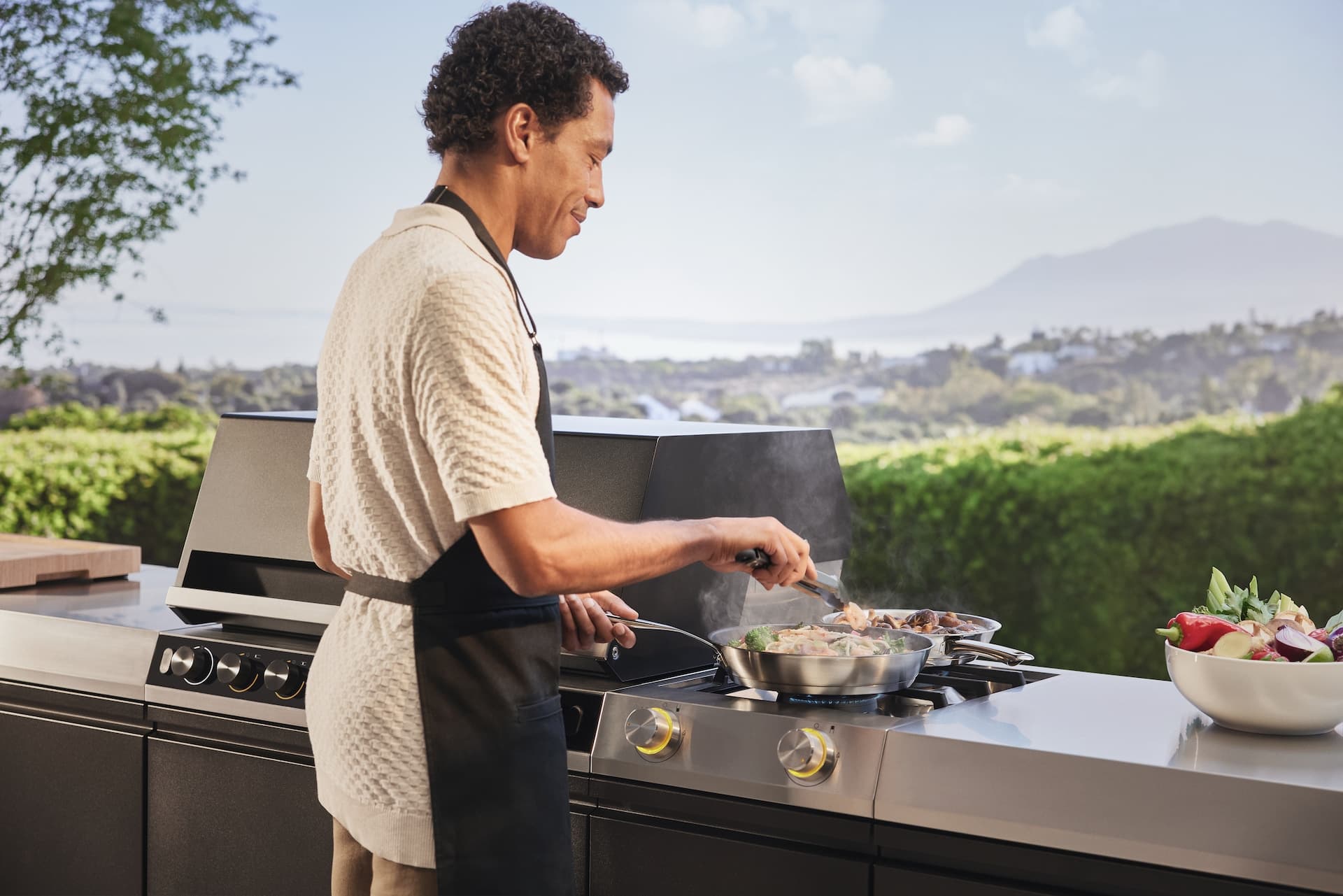 Kochen am Cook-Modul der Miele Outdoor-Küche